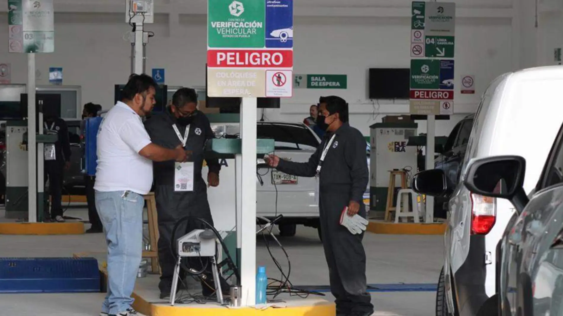 Este lunes arrancó el nuevo programa de verificación vehicular en Puebla